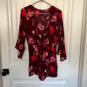 Maroon and floral women’s shorts romper with 3/4 sleeve size S
